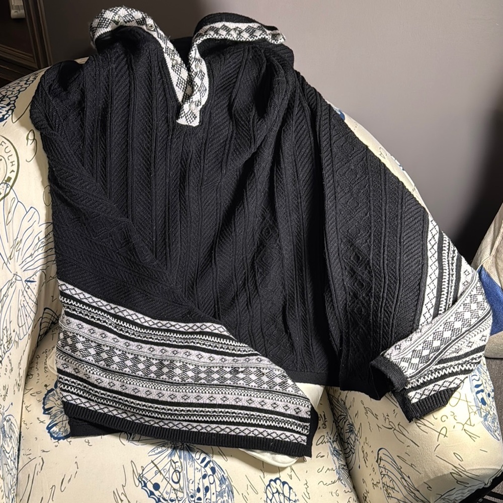 BHWM Black and White Knit Poncho SZ L